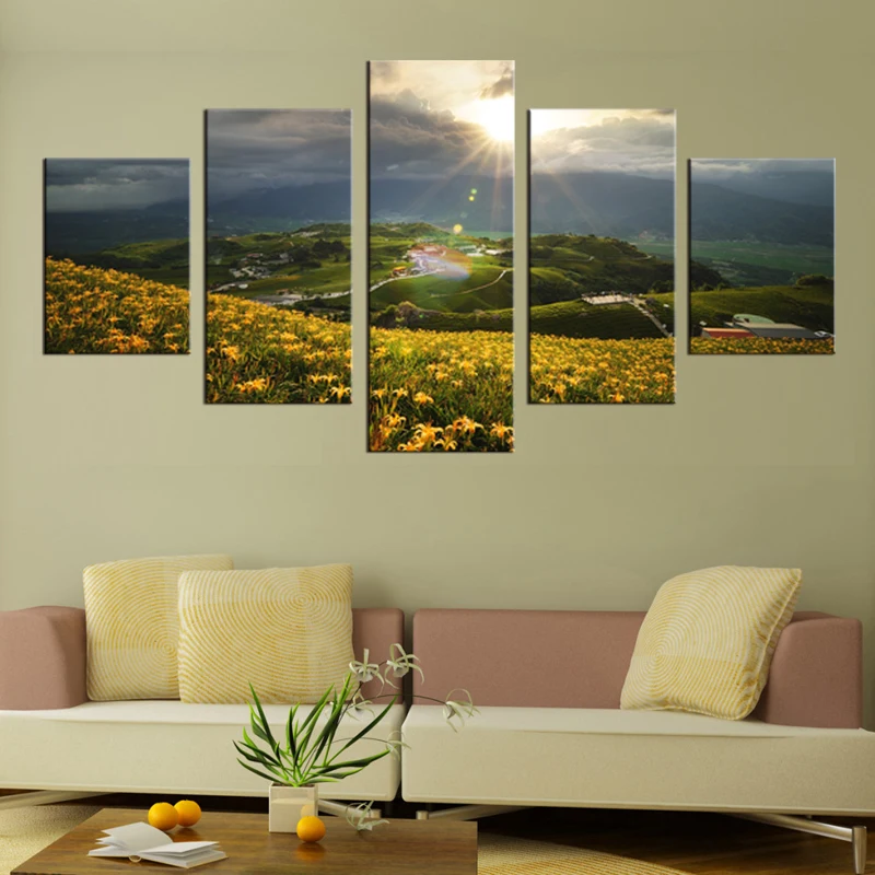 Как вешать модульные картины из 3 частей на стену правильно