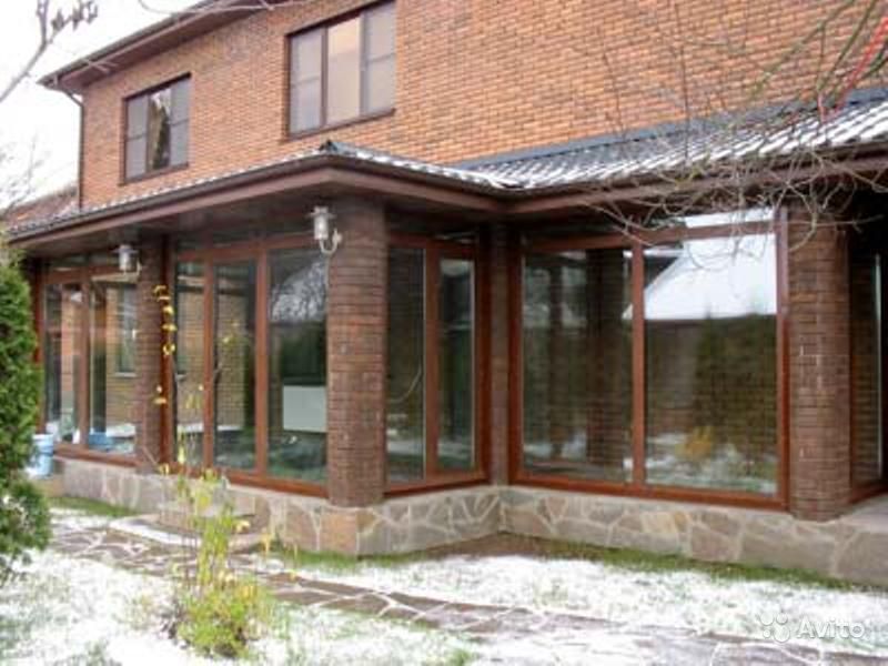 Веранда к дому с пластиковыми окнами из кирпича закрытая фото