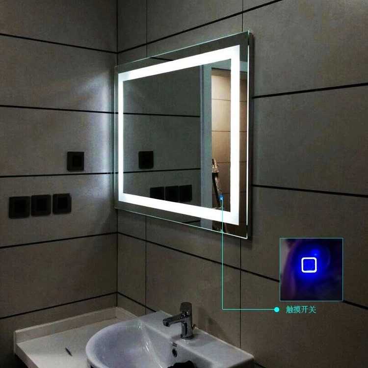 Направление света зеркалами. Зеркало с подсветкой. Зеркало в ванную. Зеркало с подсветкой в ванную. Розетка под зеркалом в ванной.