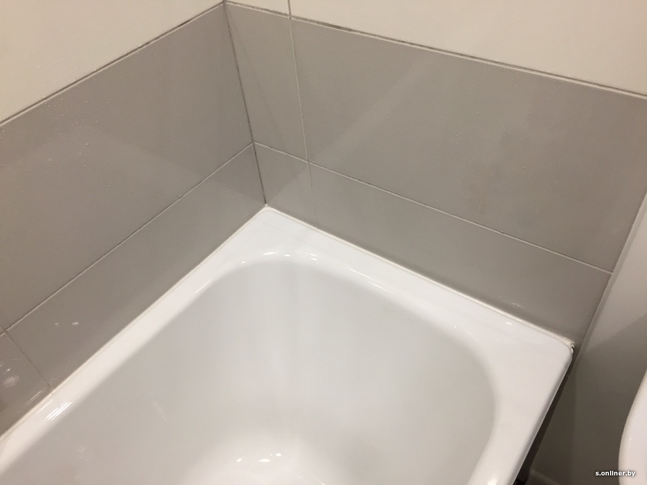 Примыкание кафеля между ванной и стеной