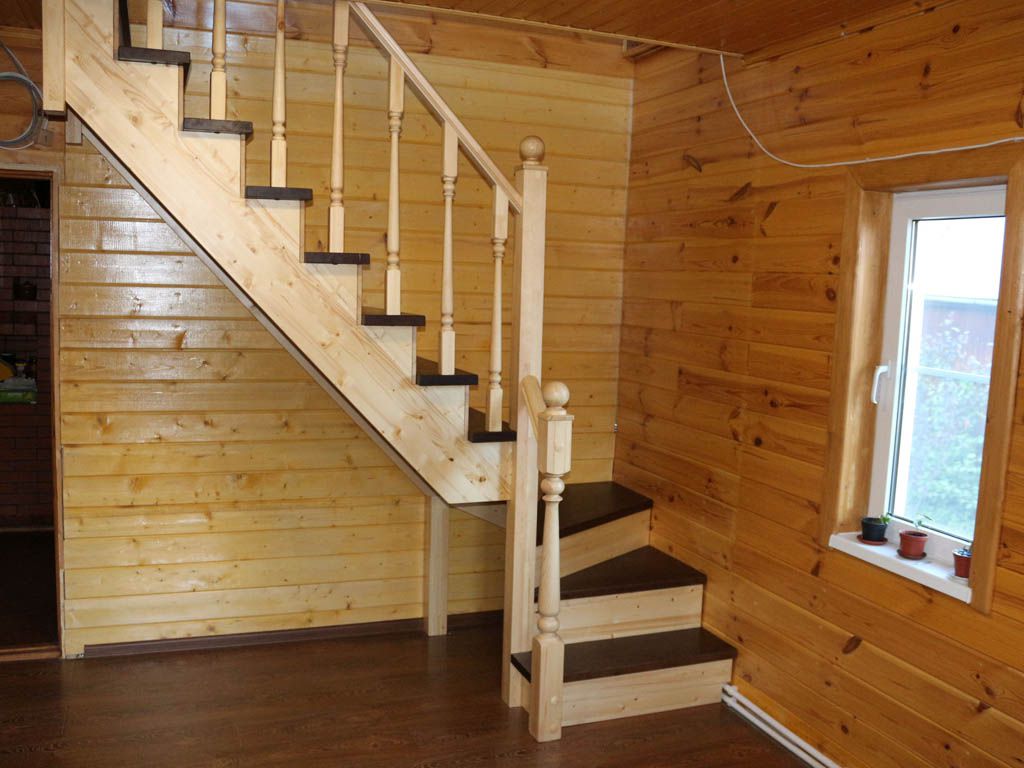 Деревянные лестницы на второй этаж в частном доме своими руками с поворотом и площадкой фото