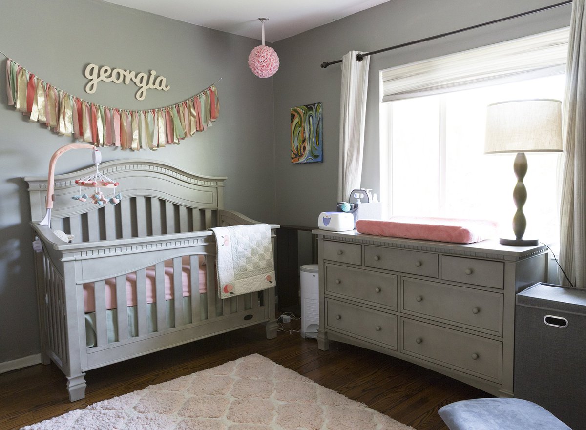 Кроватки для новорожденных в интерьере родительской спальни