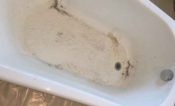 Трещины в ванной. Акриловая ванна проломилась. Треснула акриловая ванна. Лопнула акриловая ванна. Трещина в ванной акриловой.